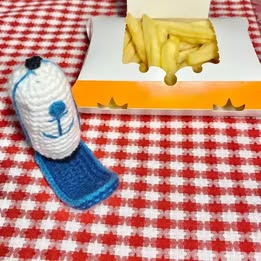 SpongeBob's Krusty Krab Staff Hat Hair Clip